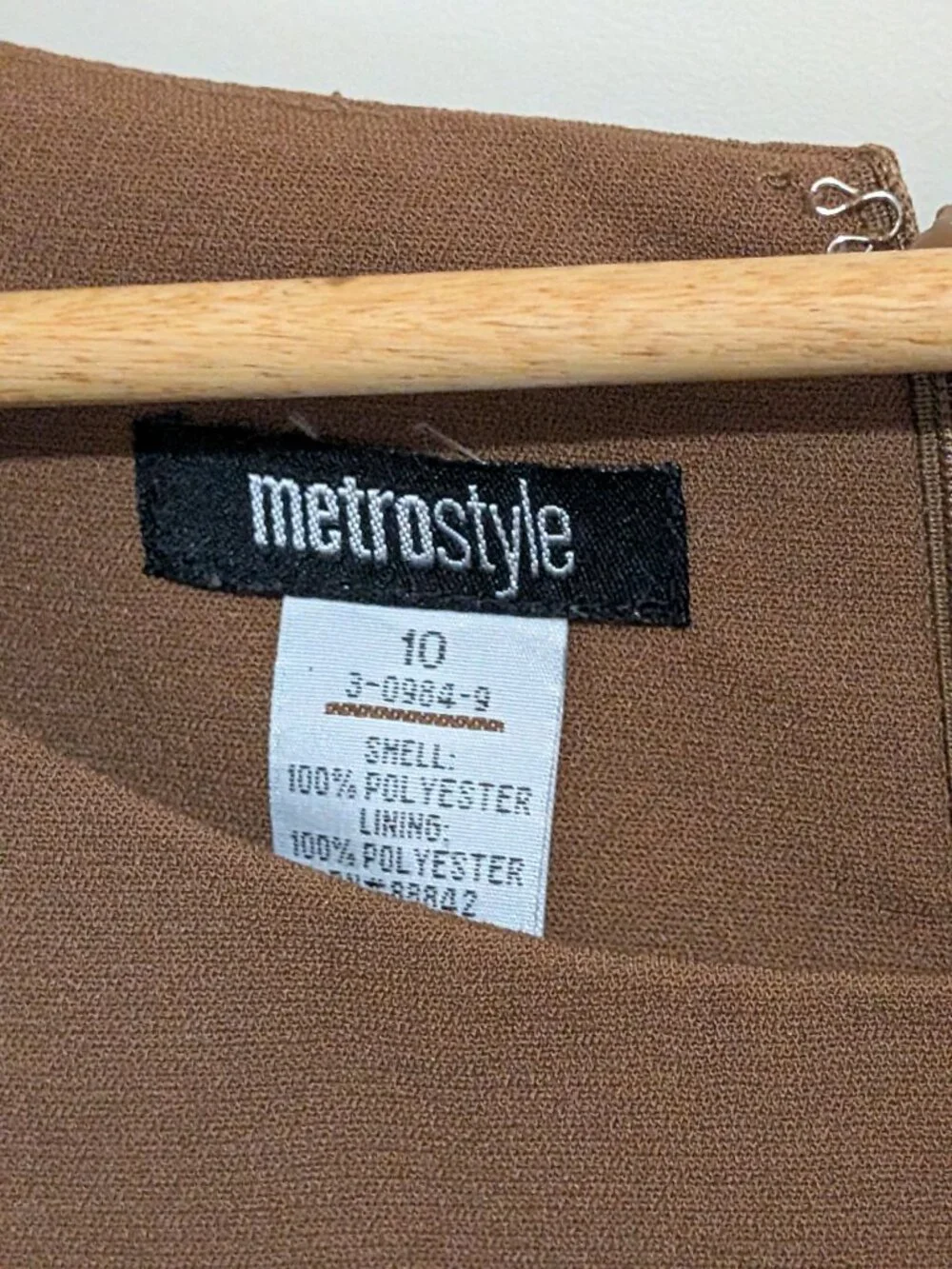 Metrostyle Dress - Nice  classic -Sleeveless -Brown & white -Sz 10 -100% Poly